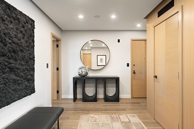 Building Photo - 900 Park Ave