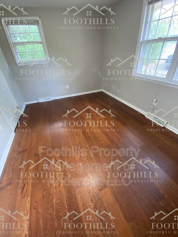 Building Photo - 304 Wildwood Drive -Unit A