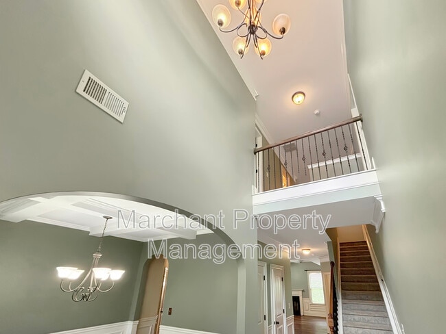 Building Photo - 32 Governors Lake Way