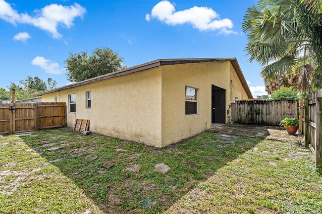 Building Photo - 8667 Uranus Terrace