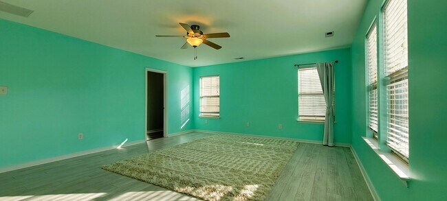Building Photo - Large 4 bedroom 3 1/2 bath home that backs up to the 15th green in Magnolia Green.