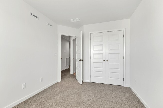 Building Photo - 5006 Dayflower Dr