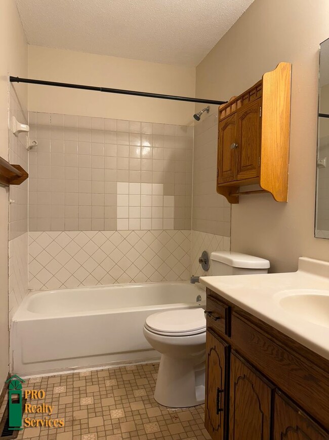 Building Photo - 3 Bedroom Home in Maple Grove