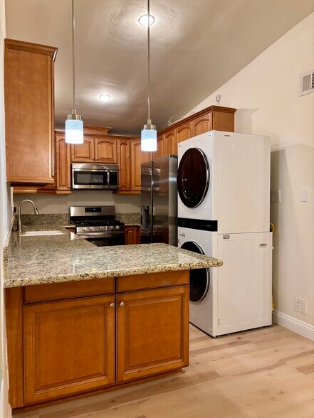 Primary Photo - 538 Brooks Ave