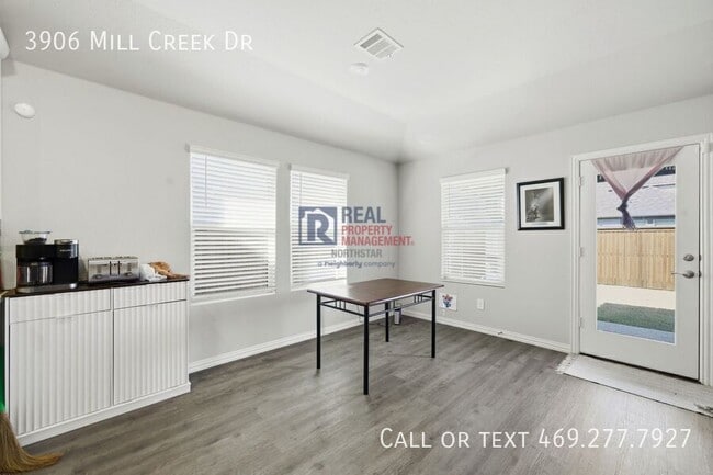 Building Photo - 3906 Ml Crk Dr