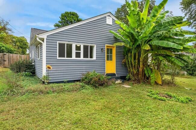 Building Photo - 608 Lakeshore Dr