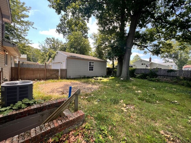 Building Photo - Move in ready!