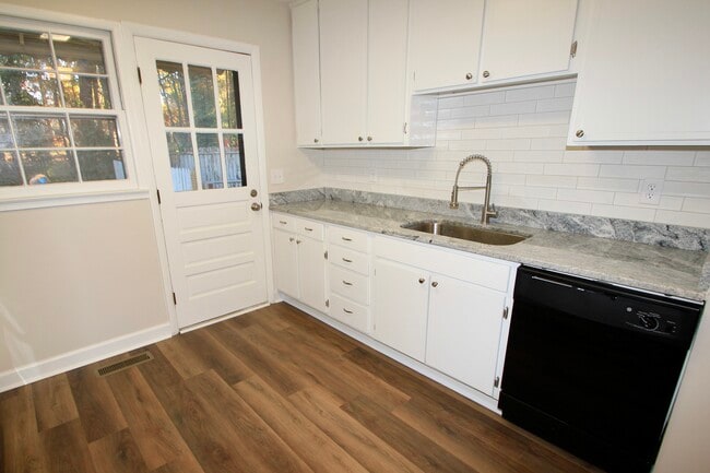 Building Photo - 5617 Rangeley Dr