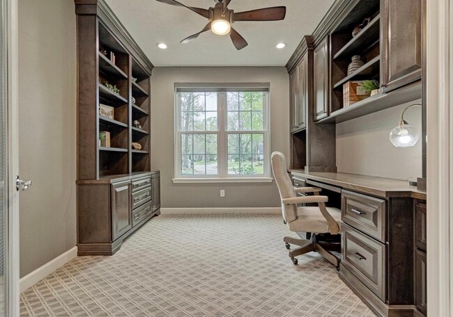 Building Photo - 47 Firethorn Pl