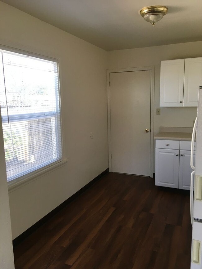 Building Photo - 19453 Hill St