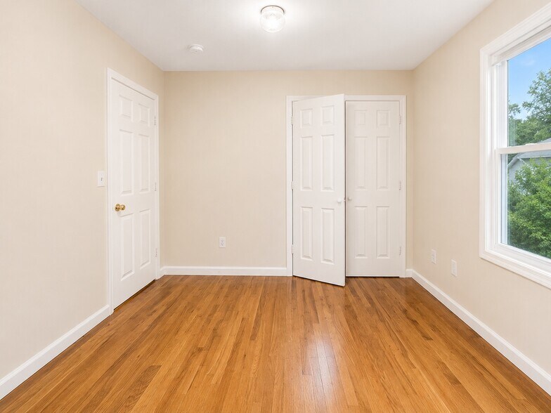 BEDROOM #2 - 226 Bond St