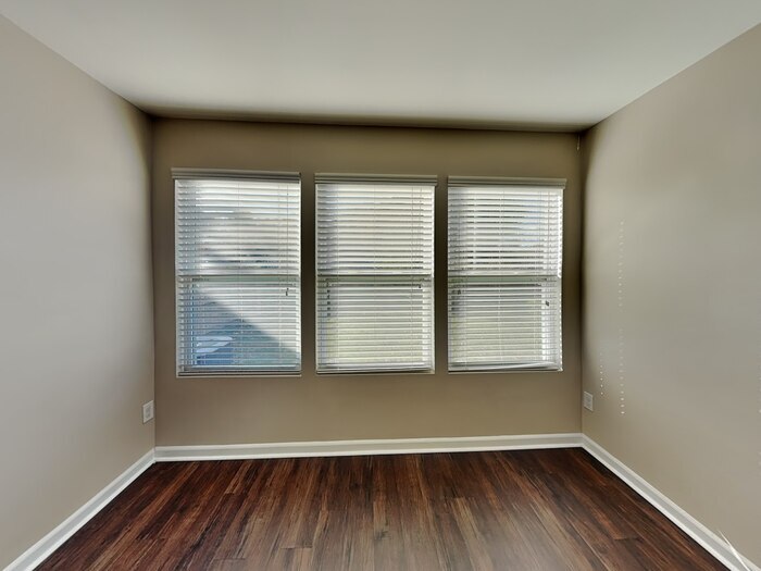 Building Photo - 142 W Cavendish Dr