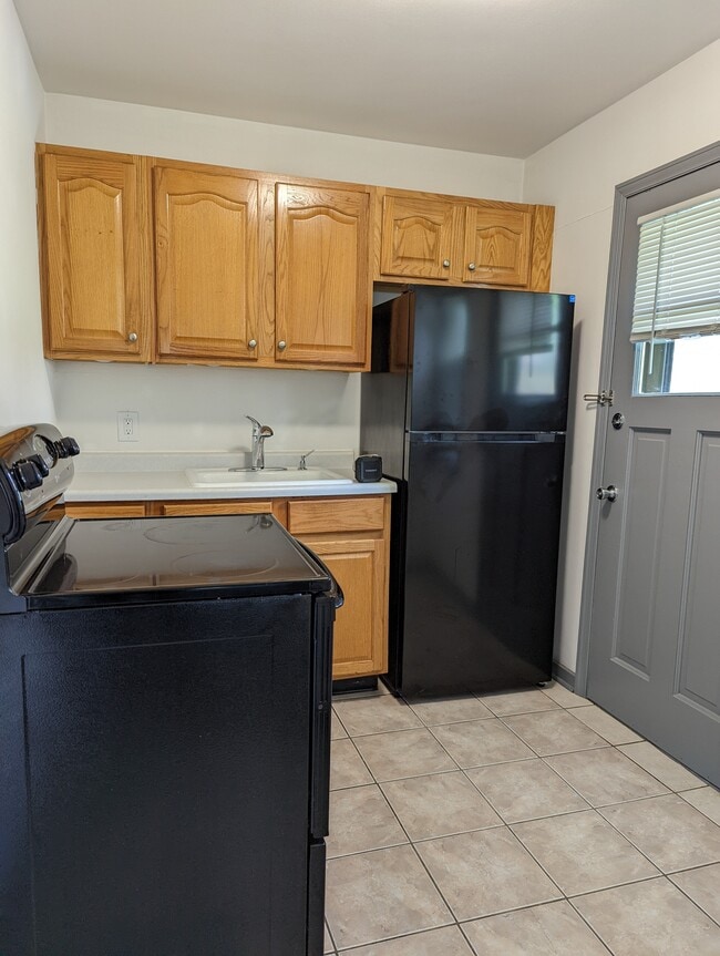 Building Photo - 3141 S 48th St