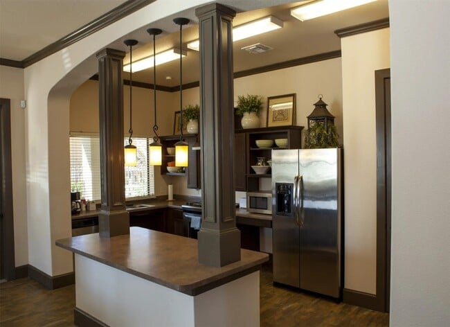 Building Photo - 800 Babcock Rd