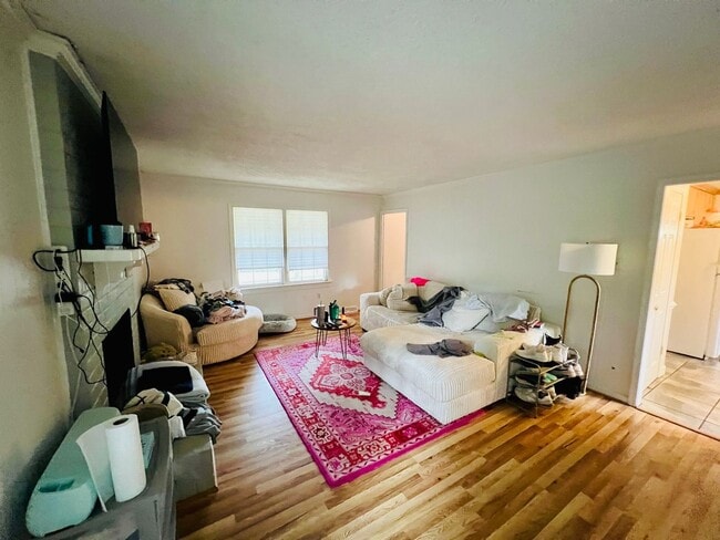 Building Photo - Charming 4-Bedroom Home with Ample Space and Modern Amenities