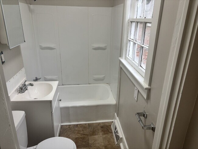 Building Photo - Fresh & Inviting! Refreshed 3-Bedroom Home in Winston-Salem