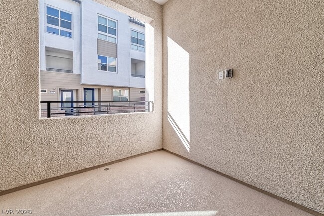 Building Photo - 639 Grey Saker St