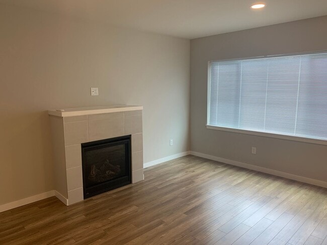 Building Photo - Fantastic 3 Bedroom Home In New Neighborhood
