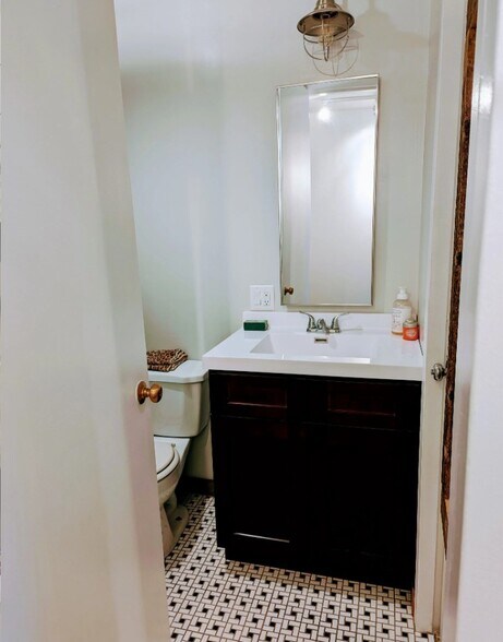 Building Photo - 1 E Scott St