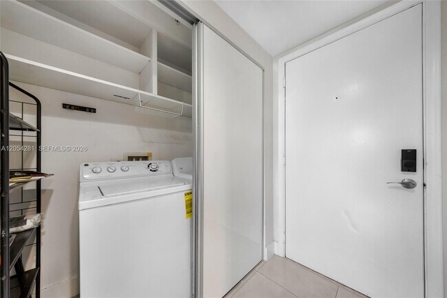 Building Photo - 2775 NE 187th St