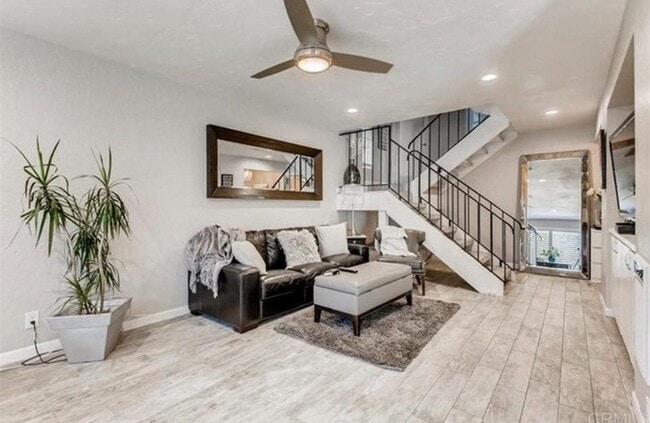 Building Photo - 671 Ascot Dr