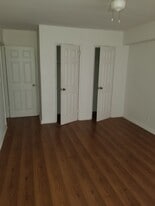 Building Photo - 3 Sadore Ln