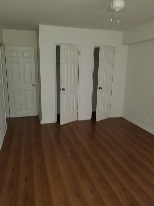 Building Photo - 3 Sadore Ln