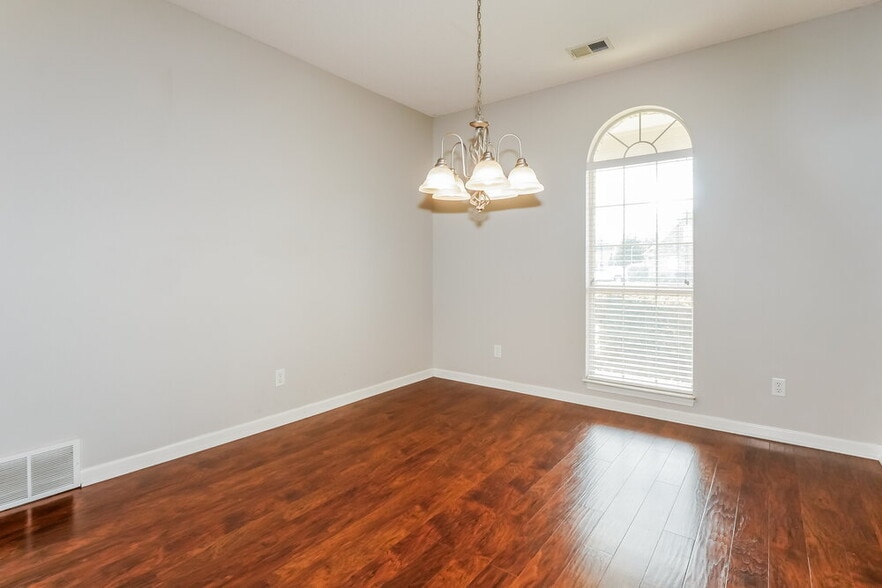 Building Photo - 7838 Alexanders Crossing Dr