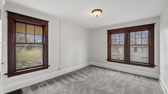 Building Photo - Single-family historic home in West Central with porch and private courtyard.