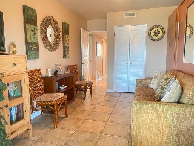 Building Photo - 501 Avenida Del Mar