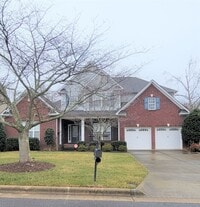Building Photo - Stunning Willoughby Park Home
