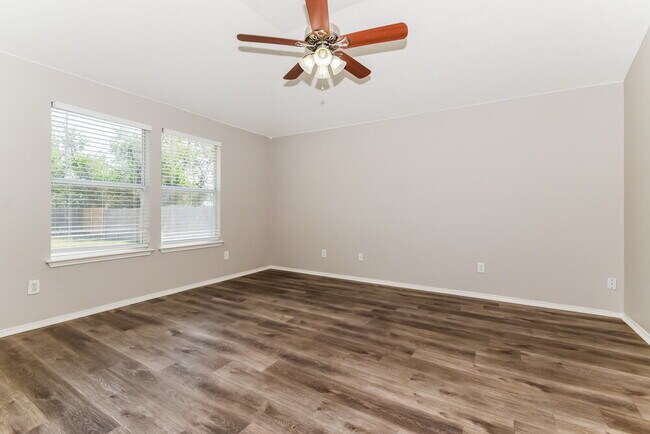 Building Photo - 1034 Hampton Dr