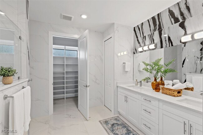 Building Photo - 2709 6th St W