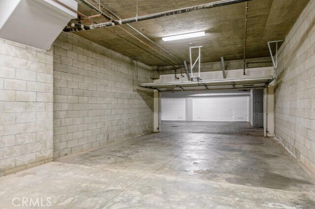 Building Photo - 441 N Los Robles Ave
