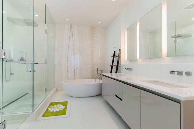 Building Photo - 28th floor Waiea residence: Fully-furnishe...