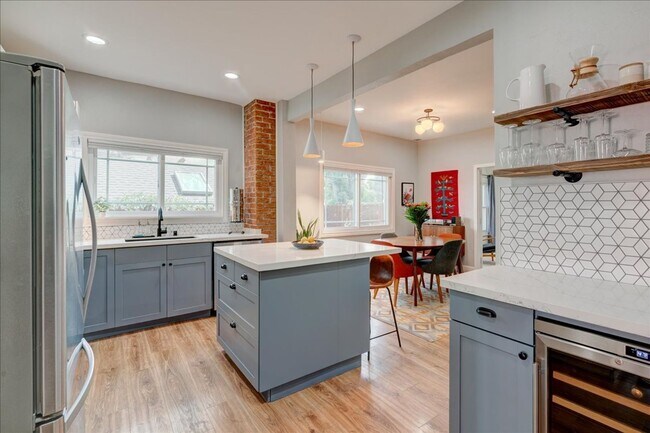 Building Photo - Classic Craftsman with Modern Amenities 2-Bedroom, 2-Bath Rental Home in the Heart of Golden Hill...