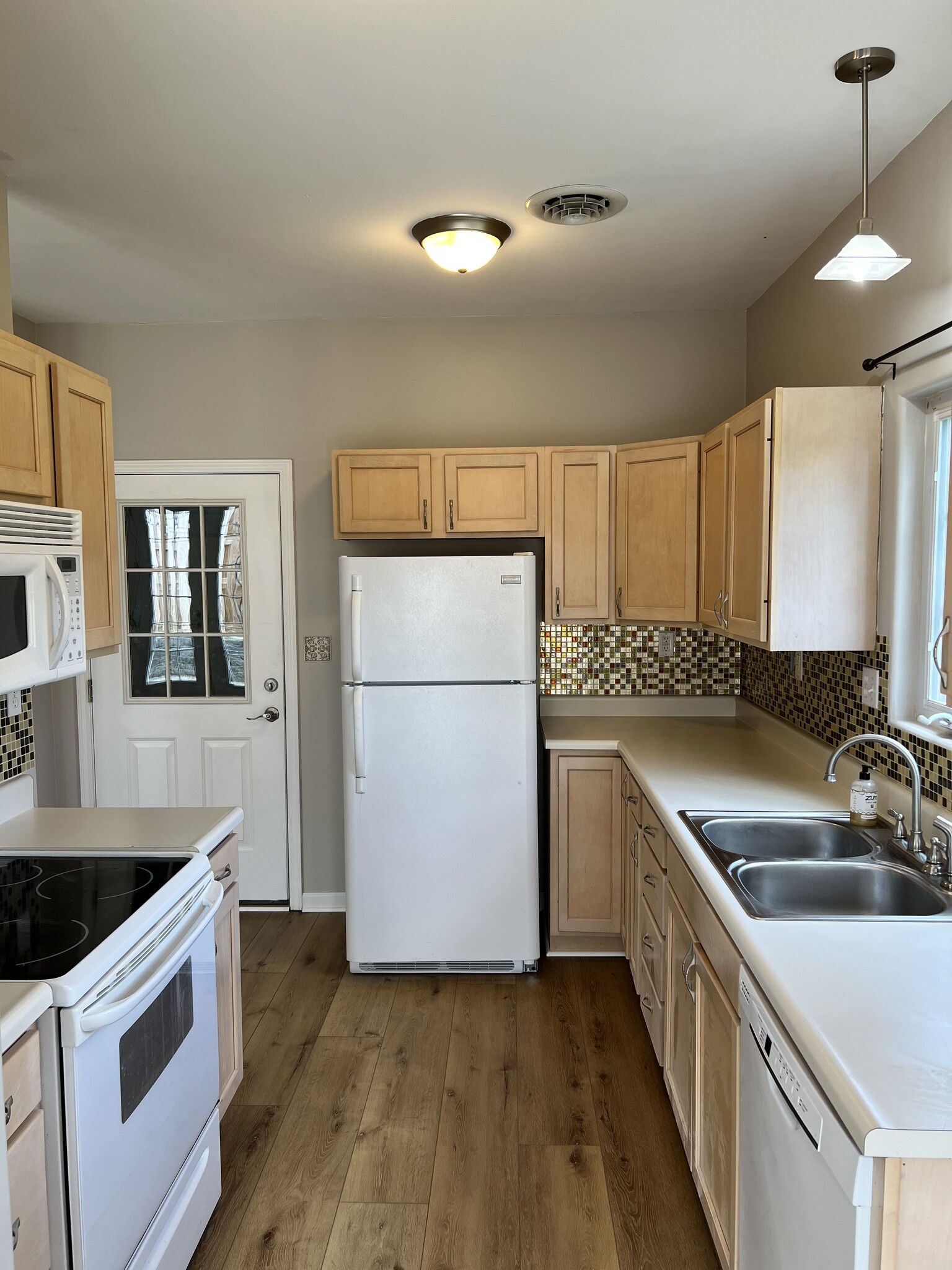 Building Photo - 1032 Villa Ct
