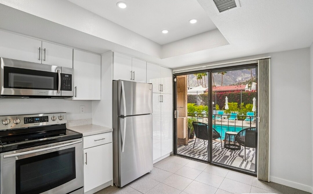 Building Photo - 2727 S Sierra Madre