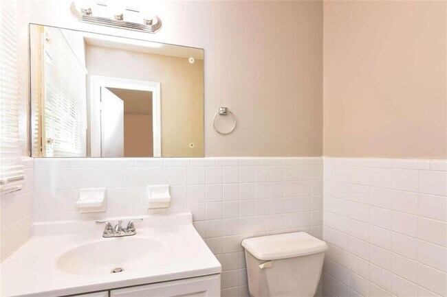 Building Photo - 2618 Treadway Dr