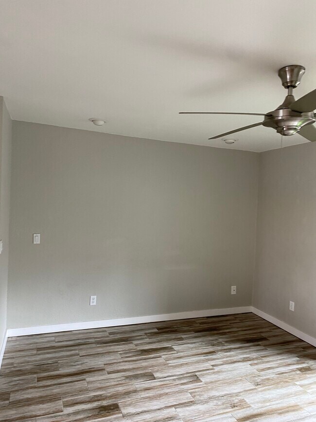 Building Photo - 4444 E Paradise Village Pky N