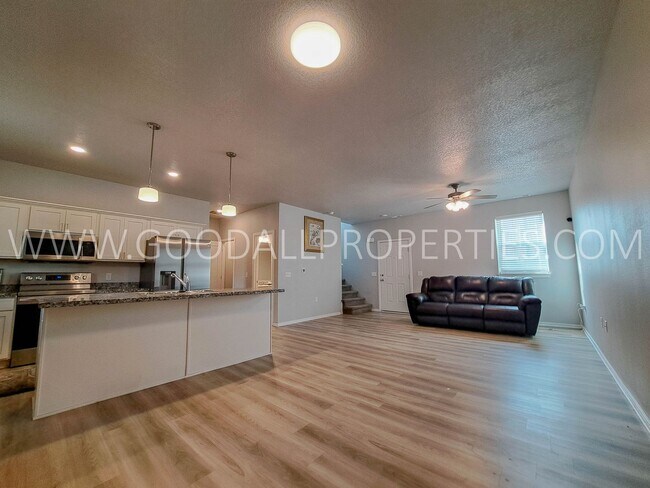 Building Photo - Beautiful 3-Bedroom Townhome in Waukee!