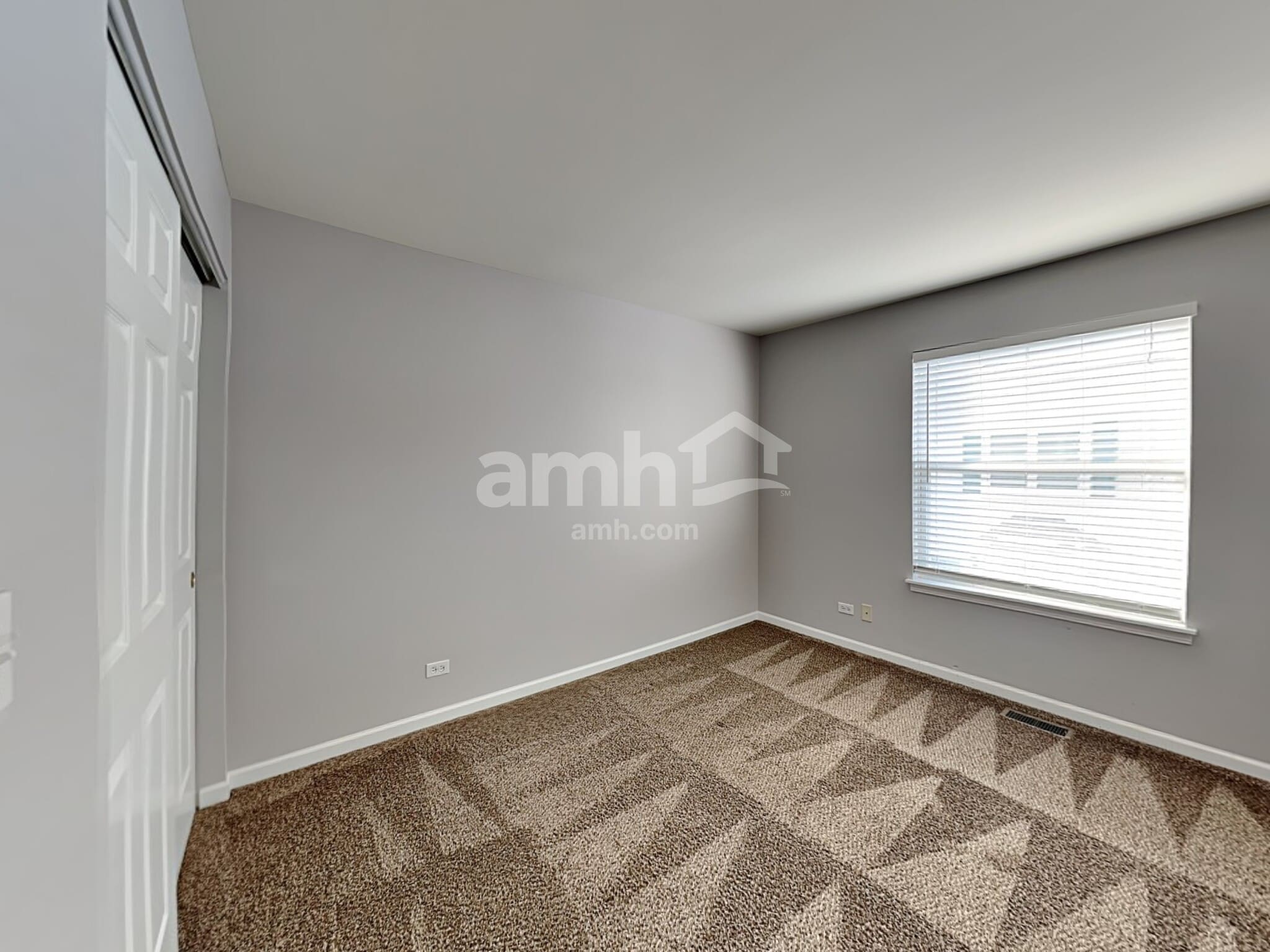 Building Photo - 2409 Courtyard Cir