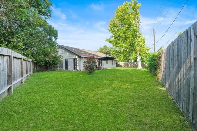 Building Photo - 5427 Lamonte Ln