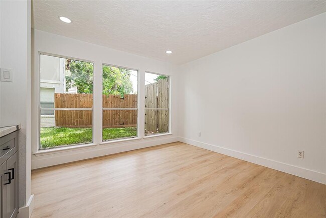 Building Photo - 1306 Briarmead Dr