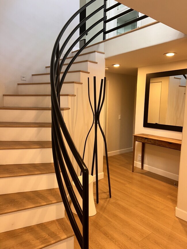 Building Photo - 3740 Ocean Dr