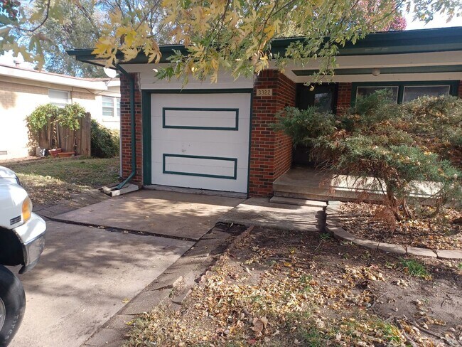 Building Photo - South Side 3 Bed 1 bath Home with Garage