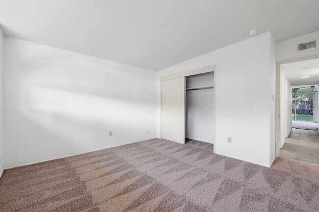Building Photo - 912-912 J St