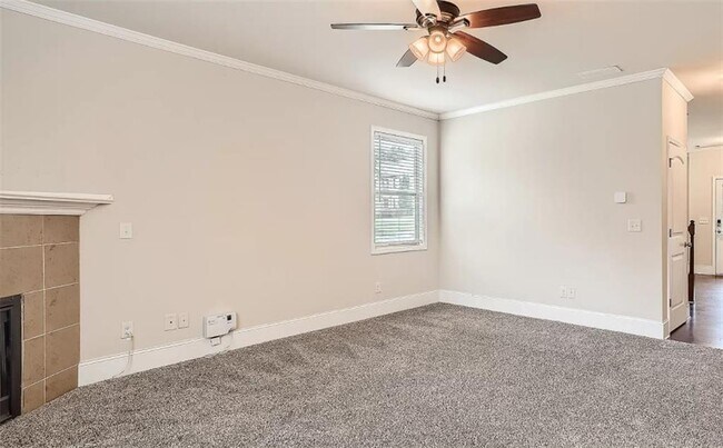 Building Photo - 710 Collingsworth Ln NE