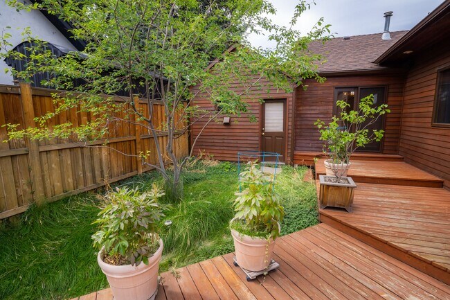 Building Photo - Private river access and stunning views from this home on Harmon Blvd! + Bonus Room