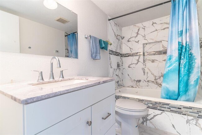 Building Photo - 1550 11th St NE